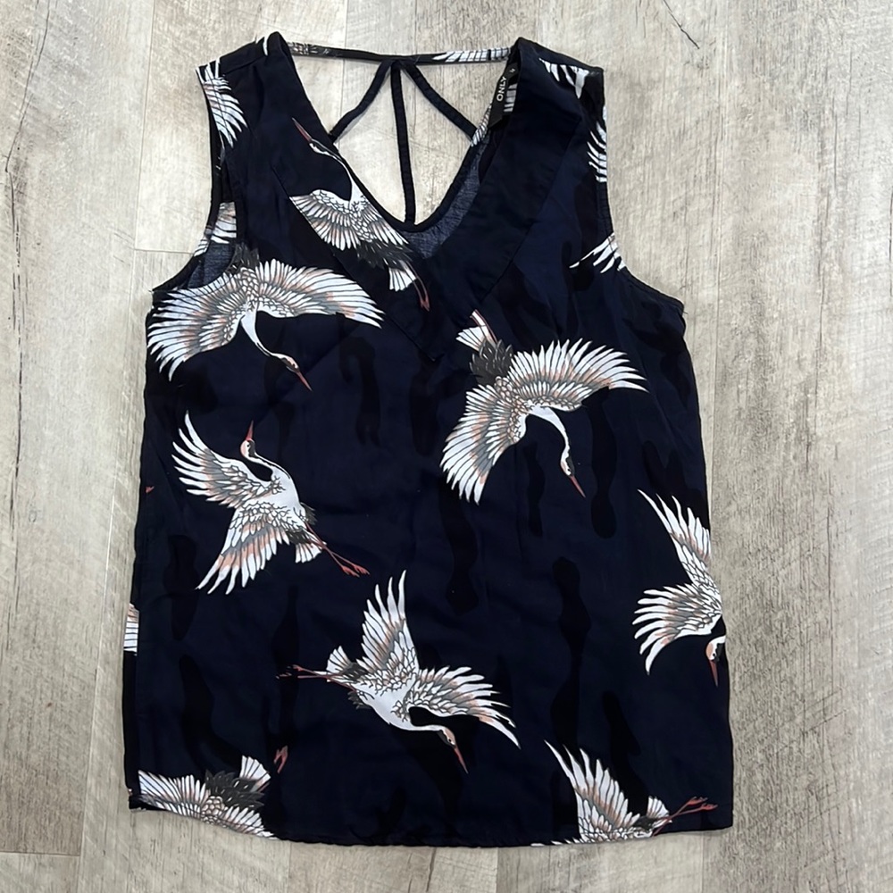 Only bird sleeveless blouse